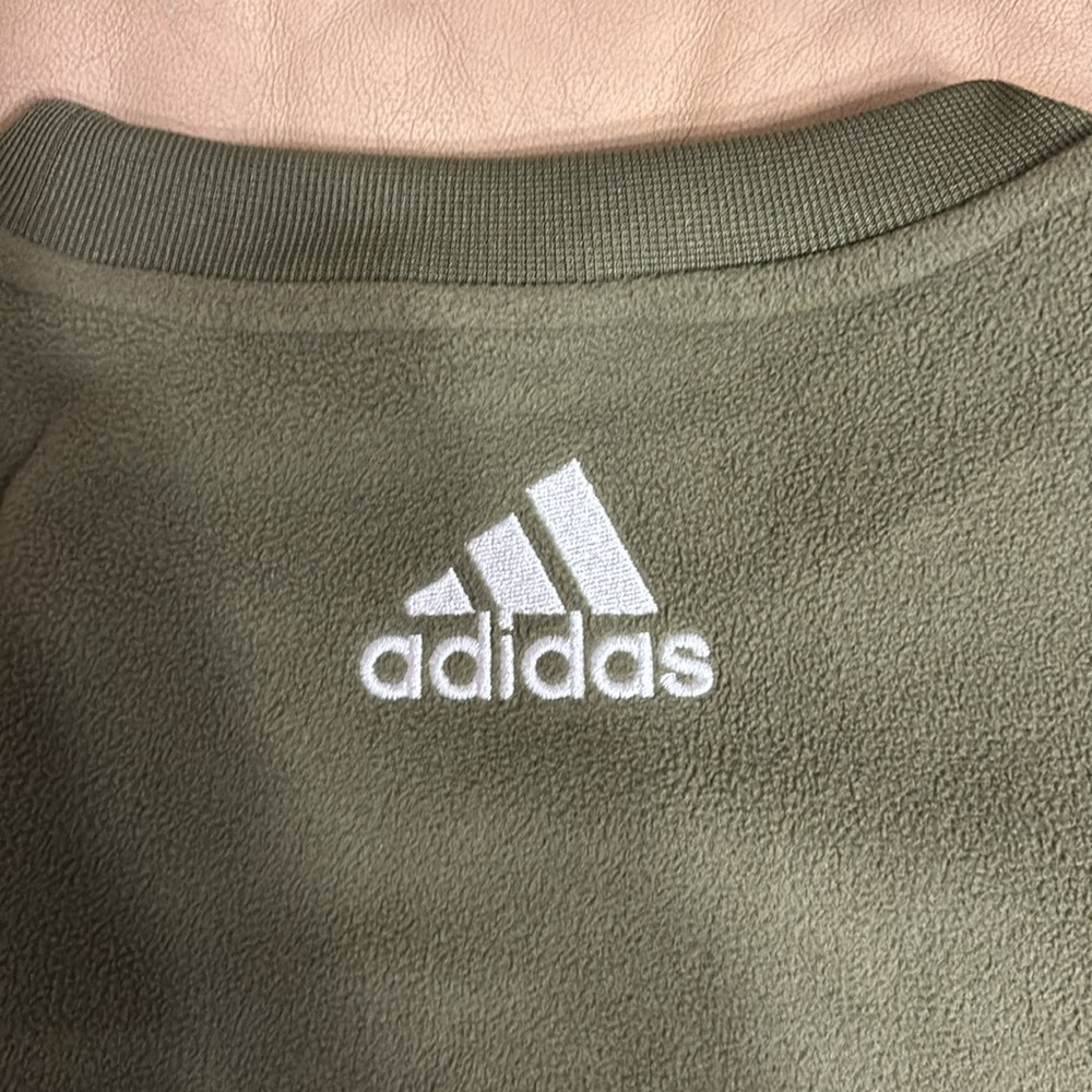 Adidas green sweater with a hoodie pocket. - Picture 3 of 4